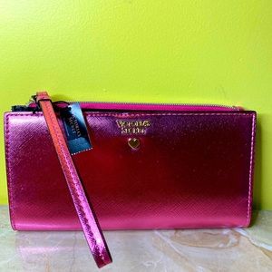 VICTORIA SECRETS/ wristlet/ hot pink 🤩🤩